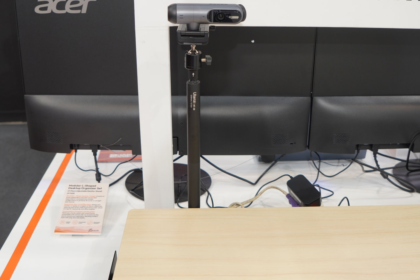 對於需要視訊會議、直播的使用者，也可以透過WebCam支架將鏡頭安裝至最佳拍攝角度。