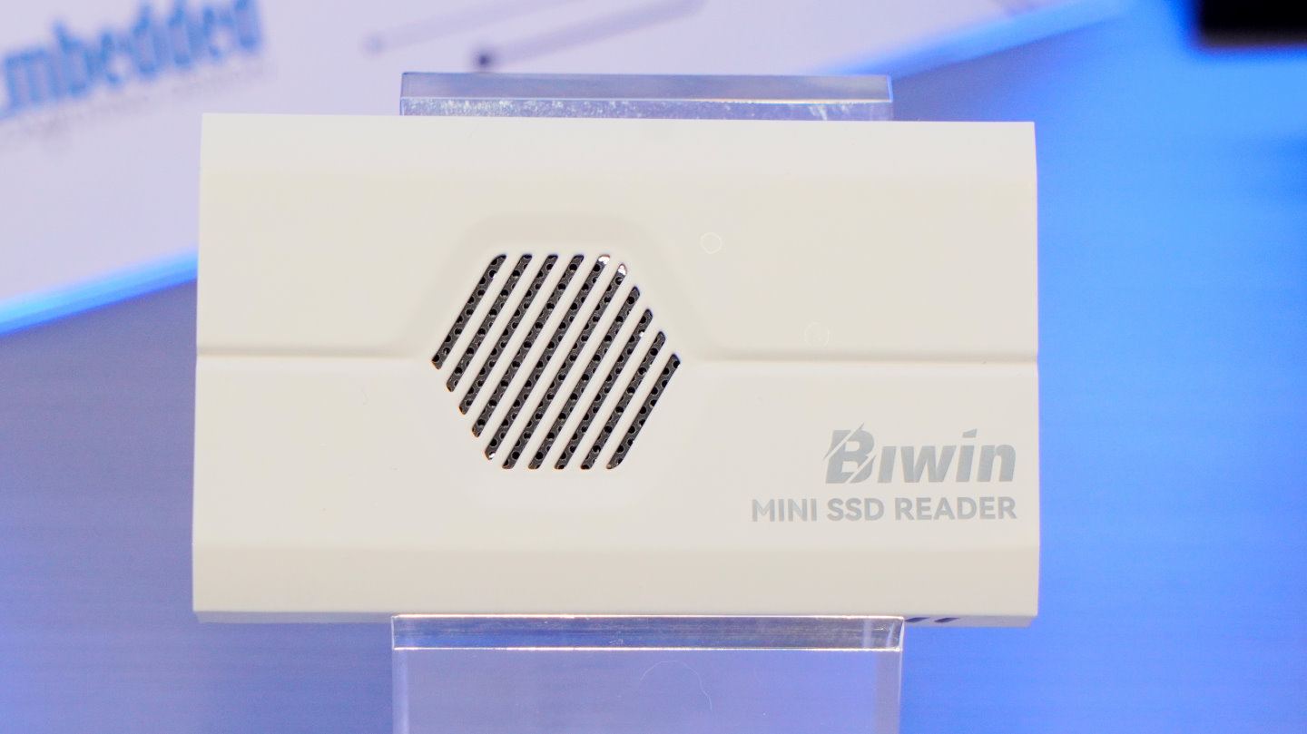 Biwin也推出Mini SSD專用的讀卡機，它採用USB Type-C介面，尺寸有如外接固態硬碟。