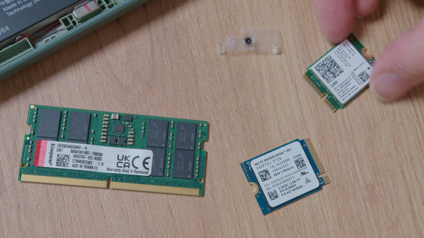 Laptop 12採用SO-DIMM模組記憶體與M.2 2230尺寸固態硬碟，在零售通路都相當容易取得。