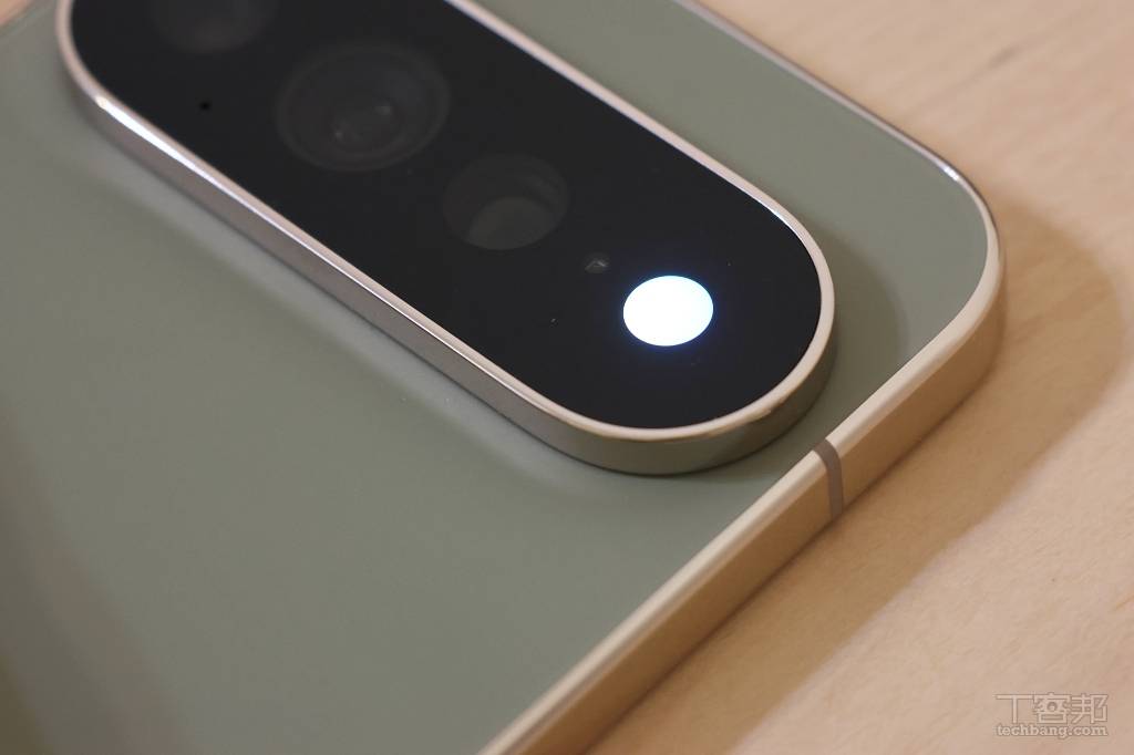 Pixel 11 Pro XL 使用心得：這次不只追求 AI，螢幕、相機與耐刮也跟著升級