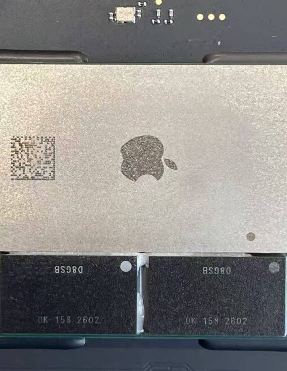 蘋果M5 AI伺服器實體照流出!2U空間塞進32顆處理器,史上最強Apple Silicon叢集