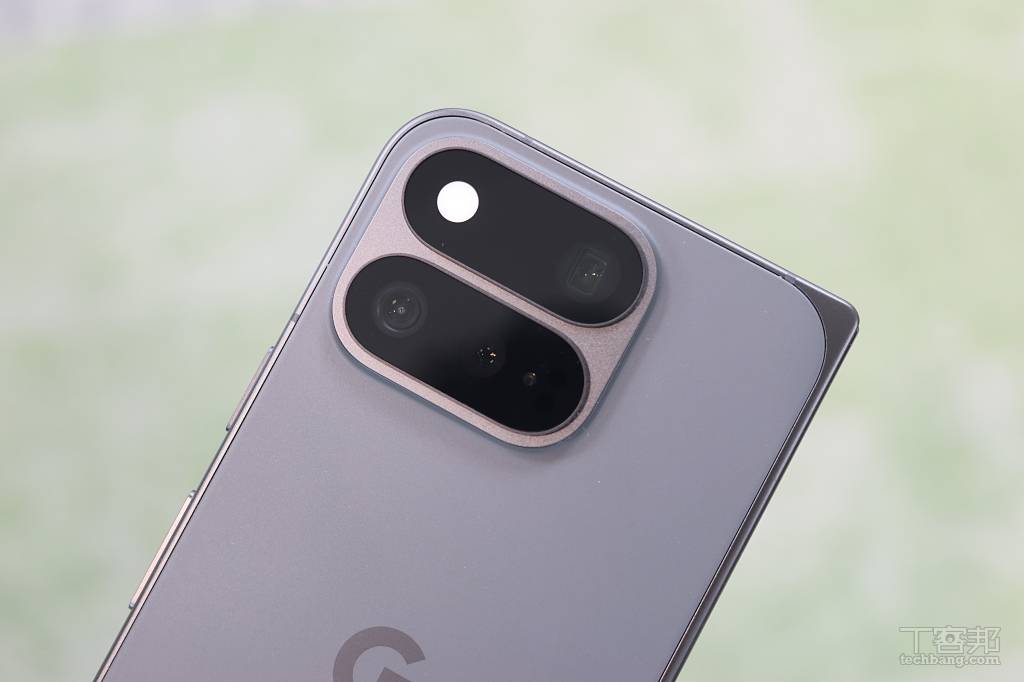 開價突破 6 萬元！Google Pixel 11 Pro Fold 值得買嗎？機身「瘦身」有感、30倍變焦進化重點一次看