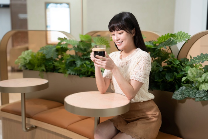 Nespresso 全球首家「啡凡概念店」插旗大巨蛋！推出刻字服務、限定拉花 ，還有獨家藍瓶咖啡組合