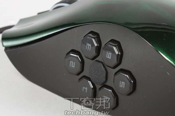 Razer Naga Hex 電競滑鼠開箱，6鍵更好按