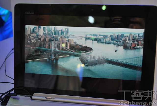 Computex 2012：22 吋 Android 平板，切西瓜會很累、玩憤怒鳥會很爽
