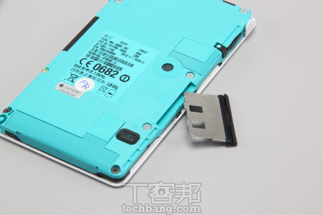 Sony Xperia go 價格平實、小巧防水機，實機泡水玩給你看