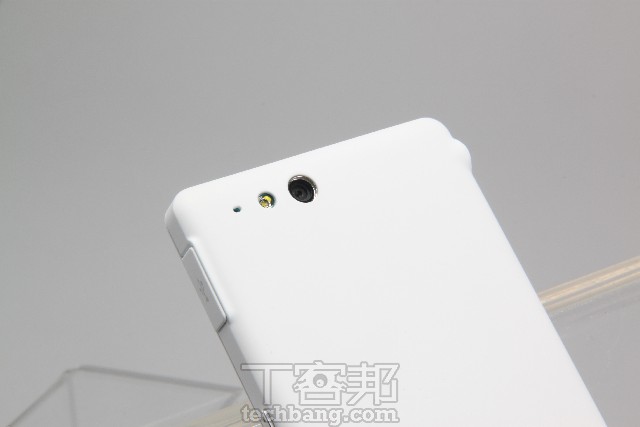 Sony Xperia go 價格平實、小巧防水機，實機泡水玩給你看